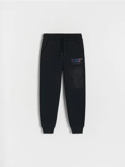Reserved Spodnie typu jogger, wykonane z gładkiej tkaniny z bawełną. - czarny