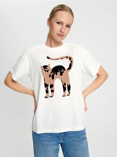 Sinsay Bawełniana koszulka ozdobona nadrukiem w kota. - kremowy