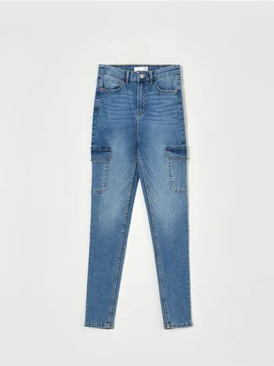 Sinsay Spodnie jeansowe z prostymi nogawkami, uszyte z bawełny z domieszką elastycznych włókien. - niebieski