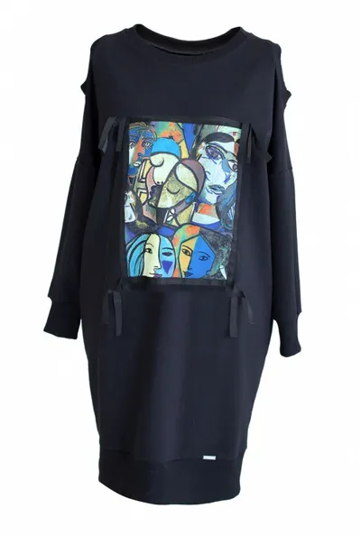 XL-ka Dresowa sukienka z kolorową grafiką KEYS