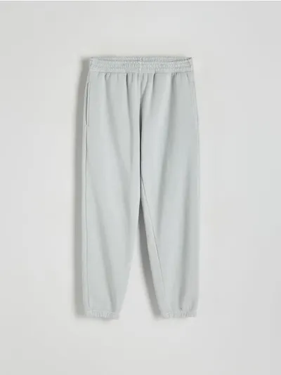 Reserved Spodnie typu jogger o swobodnym kroju, wykonane z dzianiny z bawełną. - jasnoszary