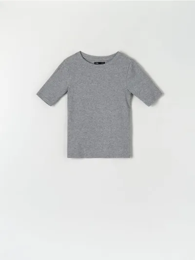 Sinsay Wygodna koszulka uszyta z materiału zawierającego przyjemną dla skóry bawełnę i elastyczne włókna. - szary