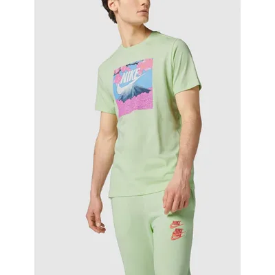 Nike Nike T-shirt o kroju standard fit z motywem z nadrukiem