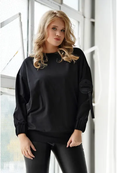 XL-ka Czarna bluza oversize z naszywką na rękawie - Desirre