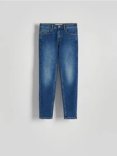Reserved Jeansy o fasonie push up, wykonane z bawełny z dodatkiem elastycznych włókien. - granatowy