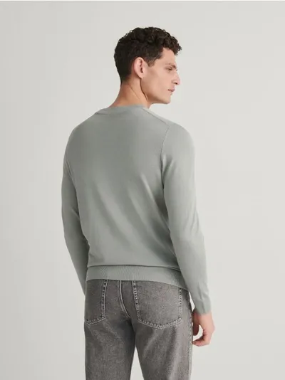 Reserved Sweter o regularnym kroju, wykonany z wiskozowej dzianiny. - jasnozielony