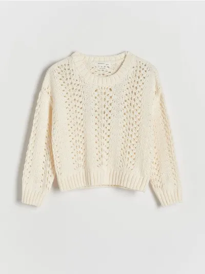 Reserved Sweter o prostym fasonie, wykonany z dzianiny z bawełną. - złamana biel