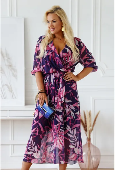 XL-ka Fioletowa sukienka maxi z kopertowym dekoltem w różowe liście - ADELA