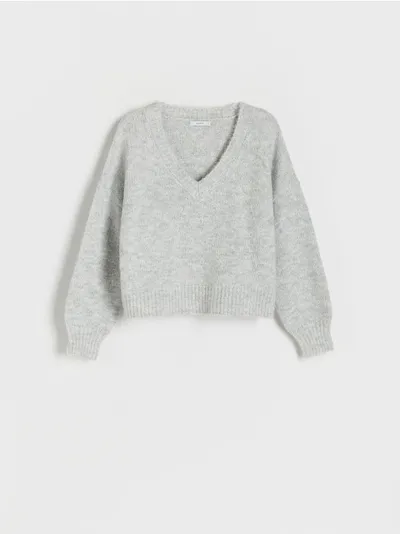 Reserved Sweter o swobodnym fasonie, wykonany z gładkiej dzianiny z domieszką wełny. - jasnoszary