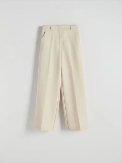 Reserved Spodnie o swobodnym fasonie, wykonanae z głakiej tkaniny z wiskozą. - beżowy