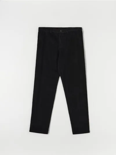 Sinsay Wygodne spodnie sztruksowe wykonane z bawełny z domieszką elastycznych włókien. - czarny