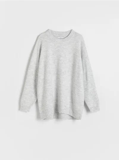 Reserved Sweter o swobodnym kroju, wykonany z przyjemnej w dotyku dzianiny. - jasnoszary