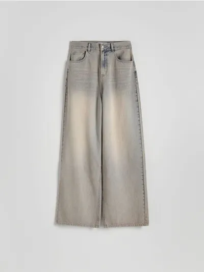 Reserved Jeansy o swobodnym fasonie wykonane z bawełnianej tkaniny. - różowy