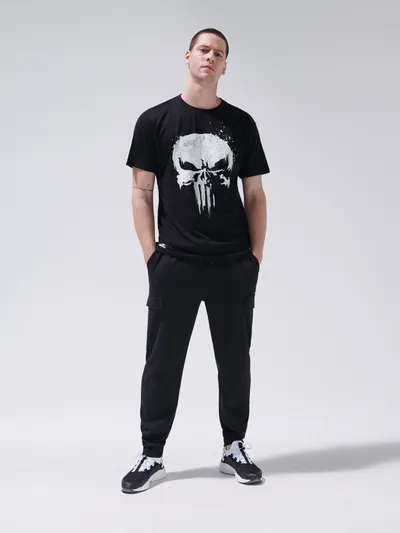 Cropp Koszulka z nadrukiem Punisher - Czarny