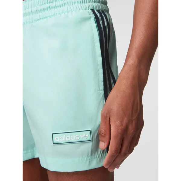 adidas Originals Spodnie kąpielowe z paskami w kontrastowym kolorze