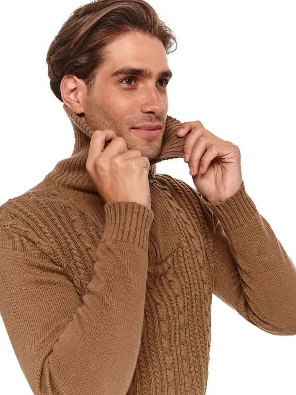 Sweter z wysoką stójką