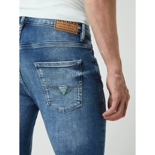 Guess Jeansy o kroju super skinny fit z dodatkiem streczu model ‘Chris’ — REPREVE®