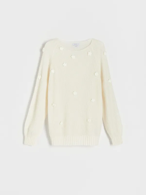 Sweter o luźnym fasonie, wykonany z przyjemnej, połyskującej dzianiny z alpaką i wełną. - biały