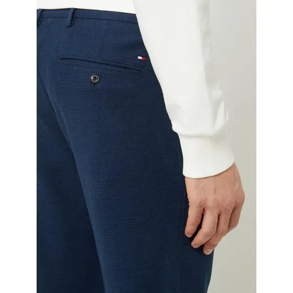 Tommy Hilfiger Spodnie z zakładkami w pasie o kroju slim fit z dodatkiem streczu model ‘Hampton’