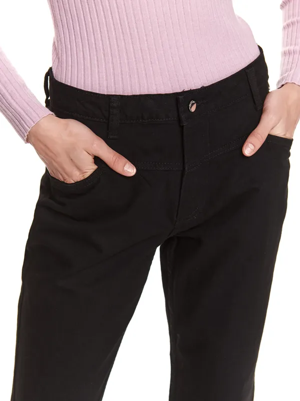 Spodnie jeansowe o luźnym kroju