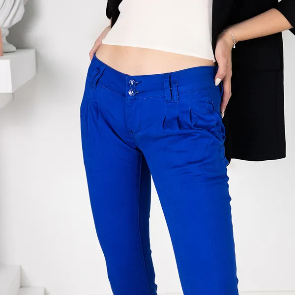 Damskie materiałowe spodnie z niskim stanem w kolorze kobaltowym - Odzież - Kobaltowy || Niebieski