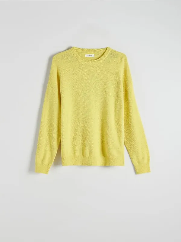 Sweter o swobodnym fasonie z kolekcji PREMIUM, wykonany z bawełnianej dzianiny. - żółty