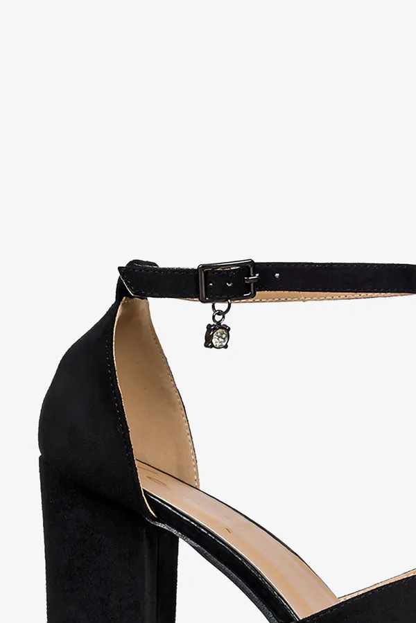 Czarne sandały z kryształkami na słupku damskie z zakrytą piętą pasek wokół kostki casu er23wx12-b