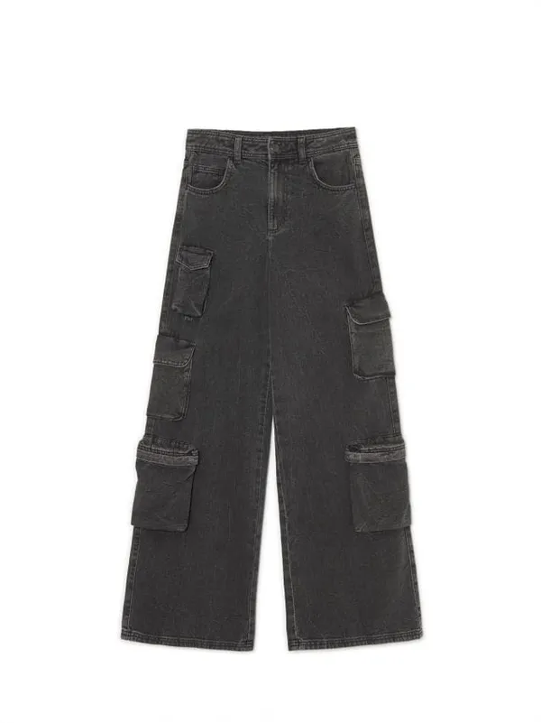 Czarne jeansy cargo high waist