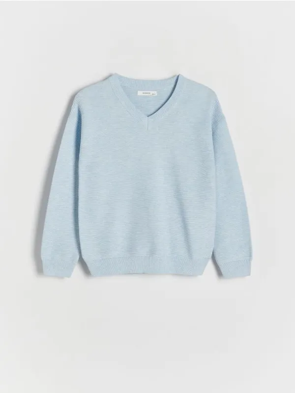 Sweter o klasycznym fasonie, wykonany ze strukturalnej dzianiny z bawełną. - jasnoniebieski