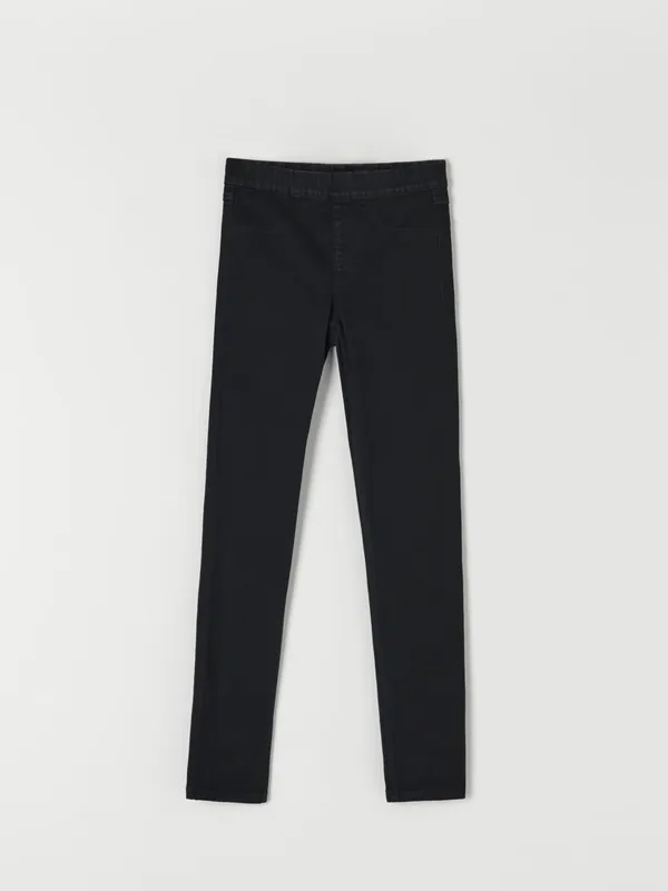 Spodnie jegginsy wykonane z bawełnianej tkaniny z dodatkiem elastycznych włókien. - czarny