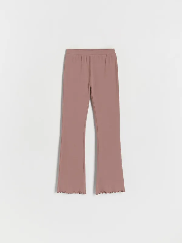 Spodnie typu flare, wykonane z bawełnianej dzianiny z dodatkiem elastycznych włókien. - kasztanowy