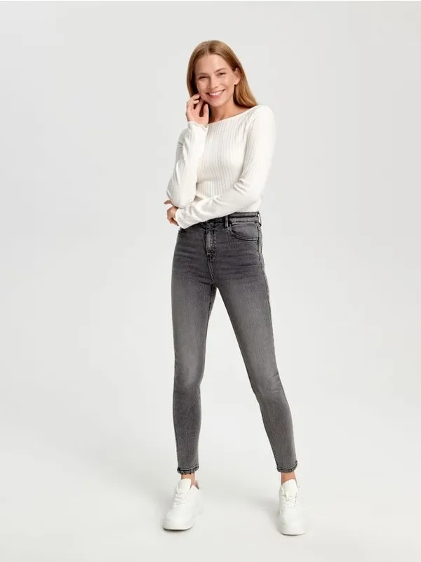 Spodnie jeansowe skinny z wysokim stanem, wykonane z bawełny z domieszką elastycznych włókien. - szary