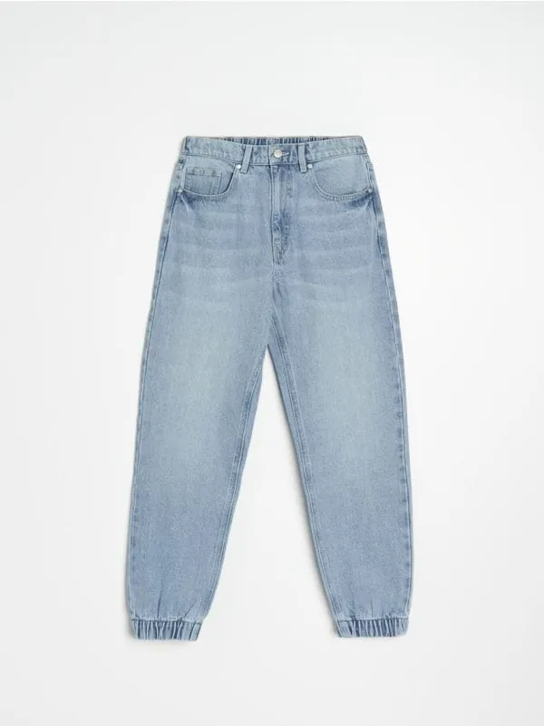 Wygodne jeansy o kroju jogger wykonane z bawełn z domieszką delikatnej dla skóry wiskozy. - niebieski