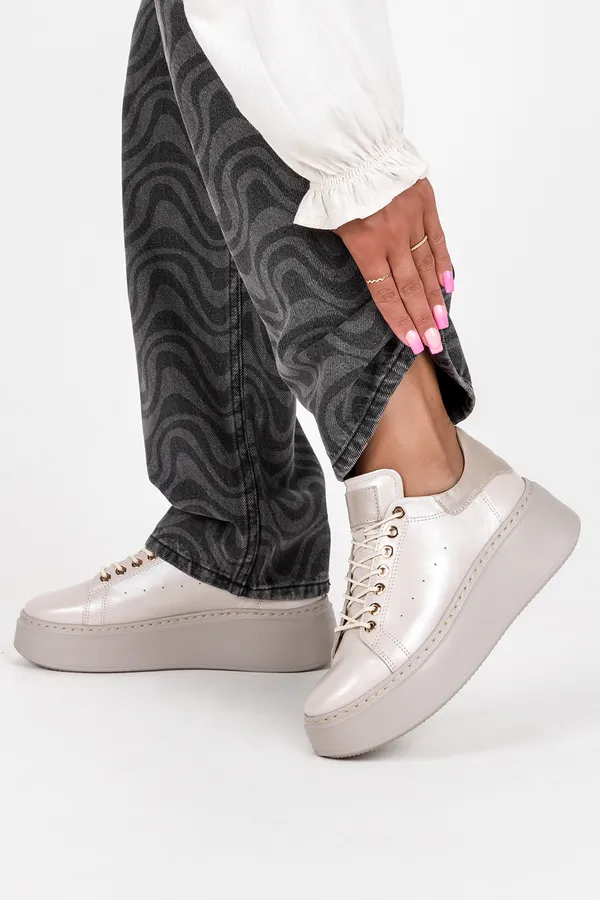 Beżowe sneakersy skórzane damskie buty sportowe sznurowane na platformie produkt polski casu 2275