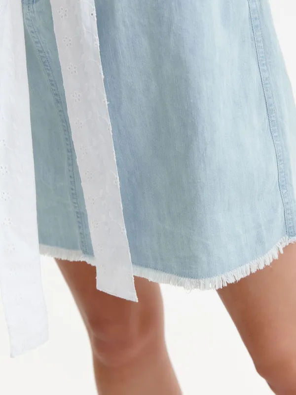 Jeansowa mini spódniczka z wiązaniem