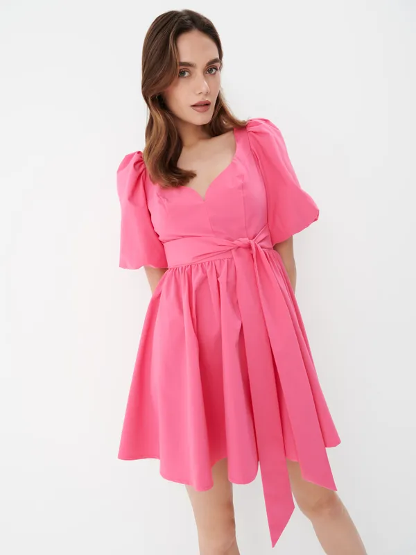 Sukienka mini z bufiastymi rękawami - Różowy
