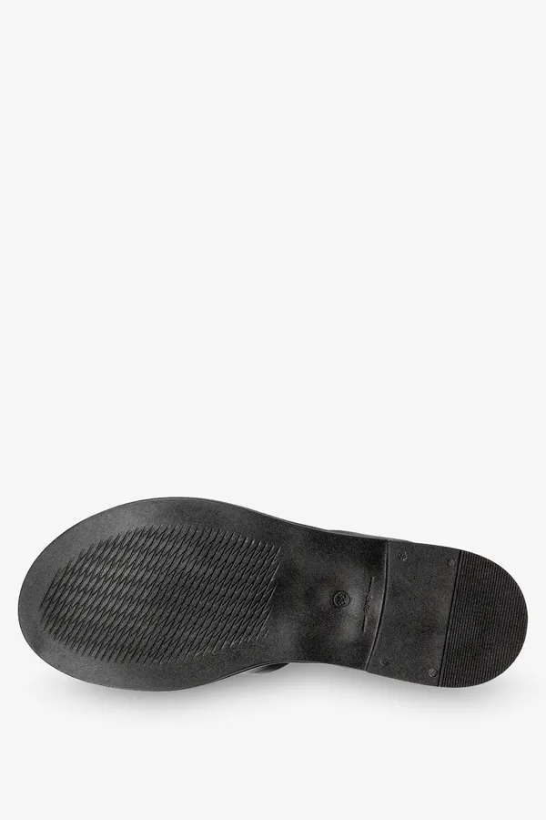 Czarne sandały skórzane płaskie z ozdobną podeszwą produkt polski casu 40327