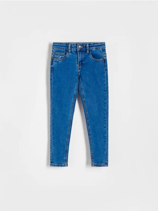 Jeansy o dopasowanym fasonie, wykonane z bawełnianej tkaniny z dodatkiem elastycznych włókien. - niebieski