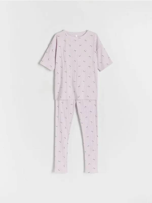 Piżama składająca się z koszulki i spodni, uszyta z bawełny z dodatkiem elastycznych włókien. - lawendowy