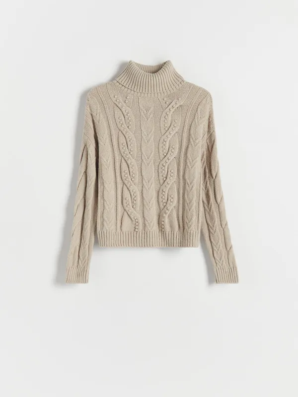 Sweter o regularnym fasonie, wykonany z przyjemnej w dotyku dzianiny. - beżowy