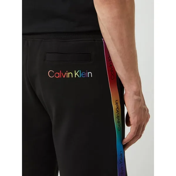 CK Calvin Klein Szorty z dzianiny dresowej z paskami logo