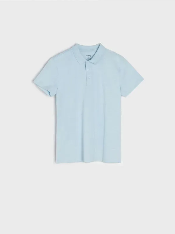 Wygodna koszulka wykonana w 100% z bawełnianej dzianiny. - błękitny