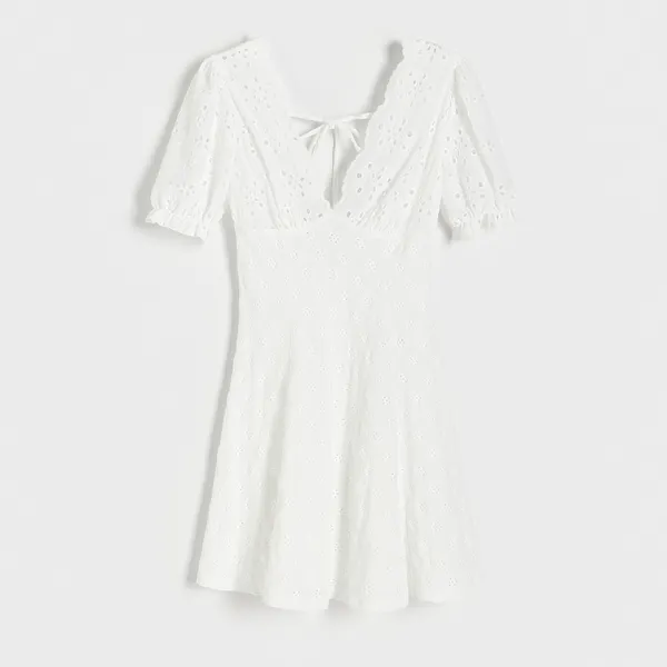 Ażurowa sukienka mini - Biały