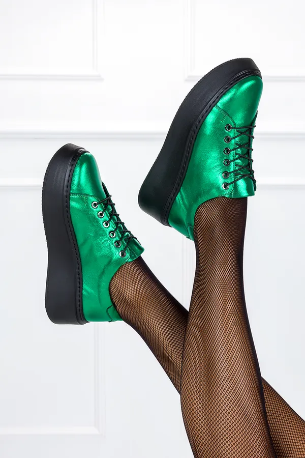 Zielone sneakersy skórzane damskie metaliczne buty sportowe sznurowane na platformie produkt polski casu 2290