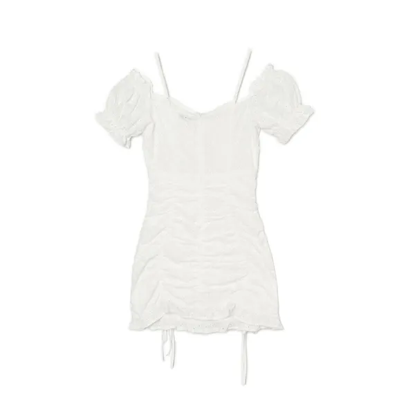 Biała sukienka z marszczeniami