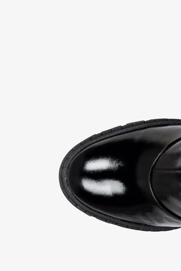 Czarne botki skórzane damskie lakierowane na słupku z ozdobnym suwakiem produkt polski casu 2509-600