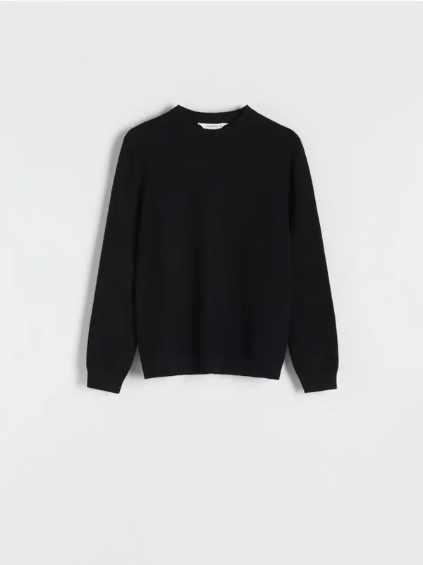 Sweter o regularnym kroju, wykonany z bawełnianej dzianiny z lyocellem. - czarny