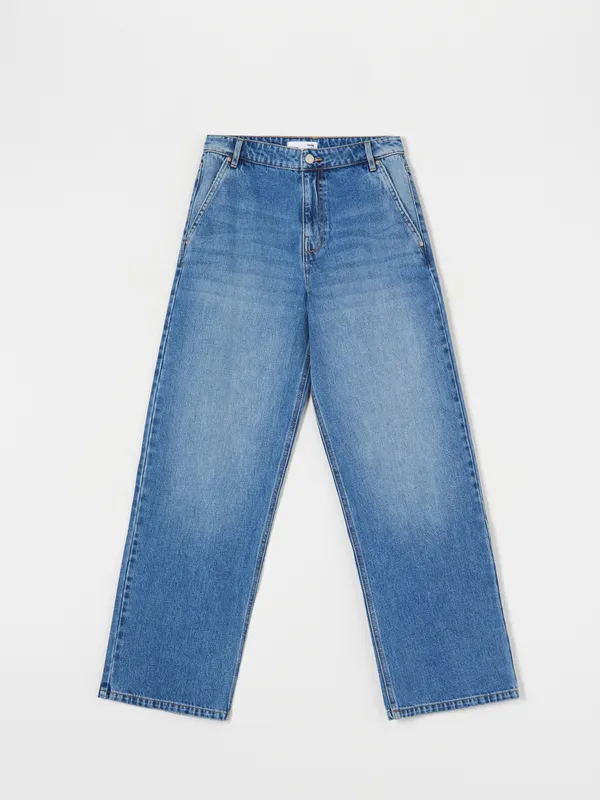 Wygodne spodnie jeansowe o kroju baggy, uszyte w 100% z bawełny. - niebieski