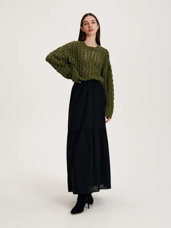 Sweter o kroju oversize, wykonany z ażurowej dzianiny z bawełną. - ciemnozielony