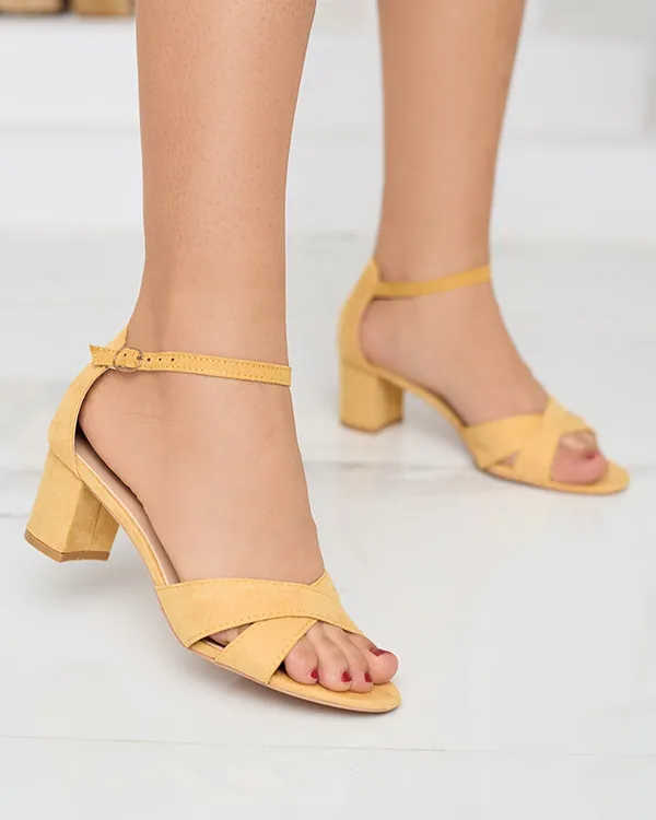 Żółte damskie sandały na słupku Nenki- Obuwie - Żółty
